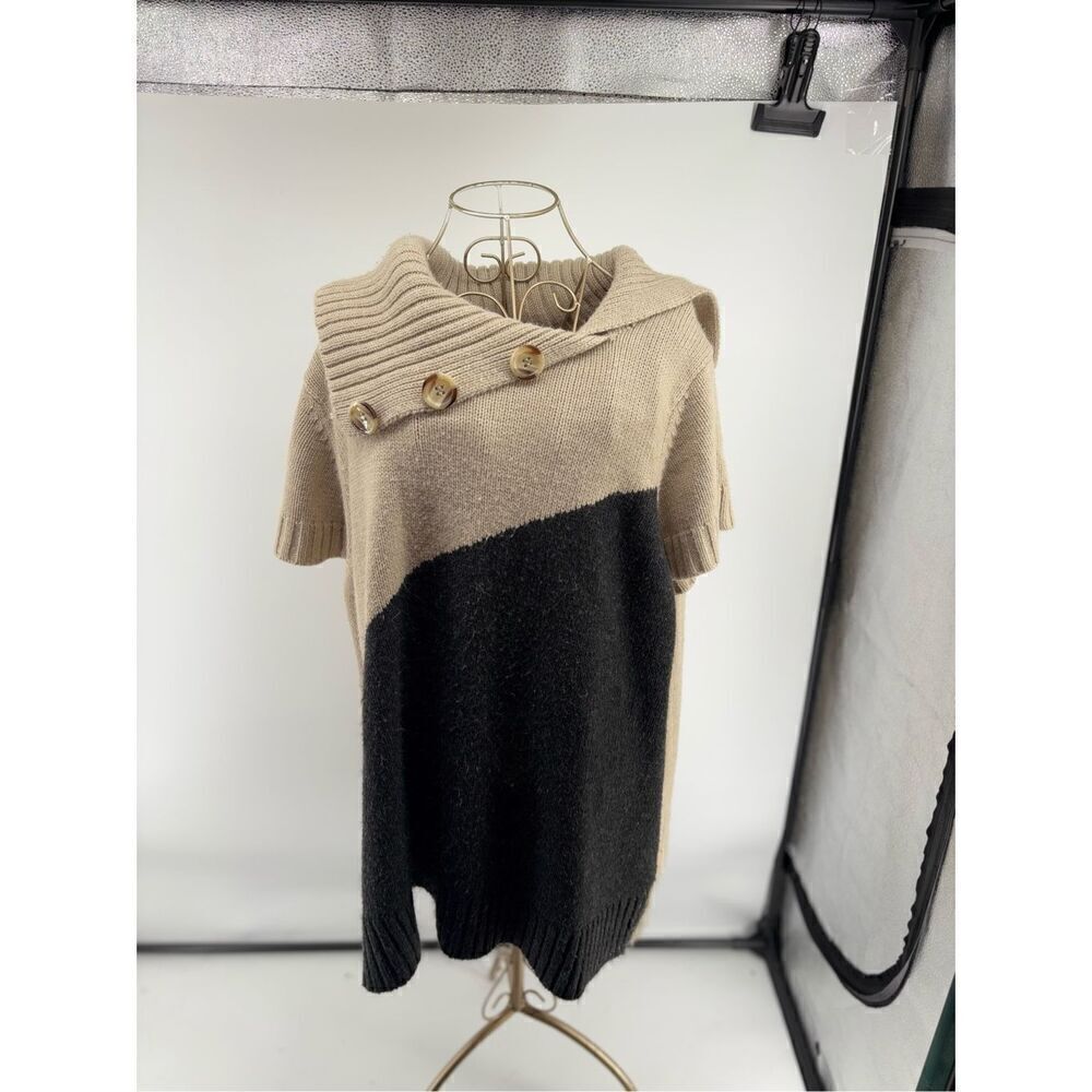 Avenue Black Tan Short Sleeve Women’s Sweater With Button Detail Size 22/24